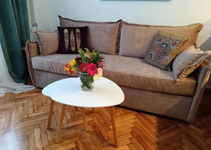 Golden Apartment In Victoria