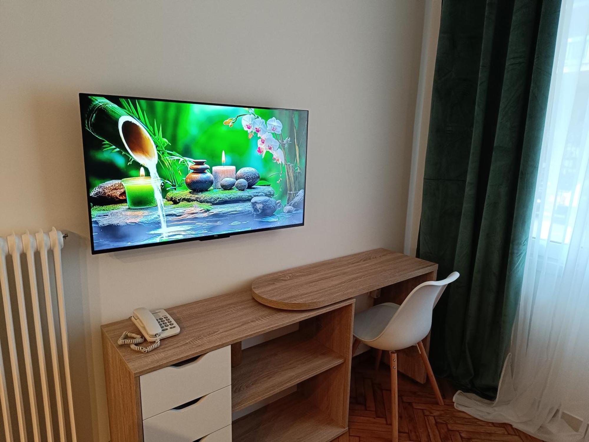 Golden In Victoria Apartment *